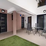 Apartment Lav