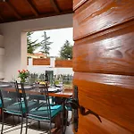Charming Villa With Heated Pool Near Zadar