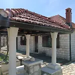 Holiday Home Lazustina Paradise
