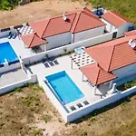 Villas Sabun - Modern House With Heated Pool