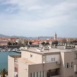 Brand New Apt In City Center+ Free Street Parking