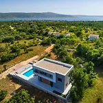 Villa Silente With Pool In A Quit Area