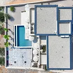 Luxury Villa Nuova With Pool