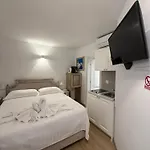 Dubrovnik Throne Suite I