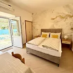 Studio Apartment Marija - Waterfont With Sunbeds! Unique