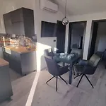 Salt And Sun Apartment