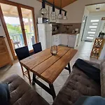 Ferienwohnung-Antolica-Mit-Klimaanlage-150M-Vom-Meer