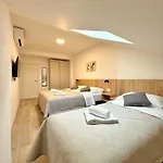 Cloud9 Apartments & Rooms