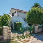 Cozy Home In Privlaka With Kitchen