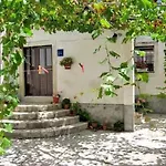 House Antun