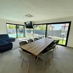 Villa T