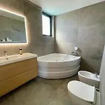 Villa V, Jacuzzi Sea View Room With A French Balcony And Heated Pool, Privlaka, Zadar