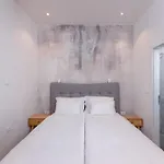 Green Room And Apartment