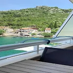 Apartments Tiho & Jelena- One Bedroom Apartment With Balcony And Sea View Maestral