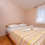 Lovely Apartment In Sveti Filip I Jakov With Kitchen