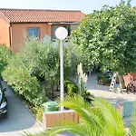 Beautiful Apartment In Vir With Wifi