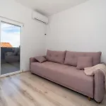 1 Bedroom Beautiful Apartment In Gornji Karin