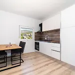 1 Bedroom Beautiful Apartment In Gornji Karin