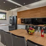 Crowonder Villa Travera 3 With Heated Swimming Pool - Crowonder Luxury Rent