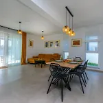 Modern Casa Di Lucija With Heated Pool, Near Airport, Own Parking