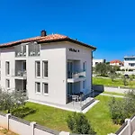 Apartments Villa Navi