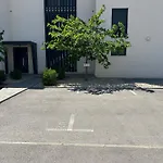 Apartment Oris, Private Parking, Garden