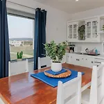 Luxury Apartment With Sea Wiew, Next To The Beach