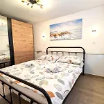 Modern 3Br Apartments In Zadar With Balcony Or Terrace, Free Parking & Ac
