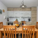 Villa Stella With Heated Swimming Pool