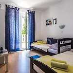 Roomy Apartment In Seline With Garden