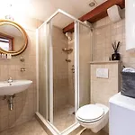Amoret Apartments