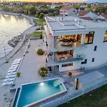 Penthouse Jimmys Beach Privlaka, Wahnsinns Blick Und Beheiztem Pool
