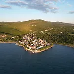 Mekenzi Apartments