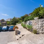 Apartments Djurkovic - Two-Bedroom Apartment With Shared Terrace And Sea View