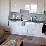 Water View Brand New Apartment, Short Stroll To Beach, Peaceful!