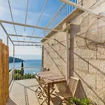 Sea View Apartment Beatrice By Irundo