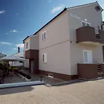 Apartments Villa Visnjik