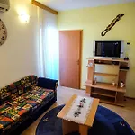 Studio Apartments Shanti