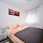 Apartment Goodbed