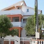 Apartments Mira