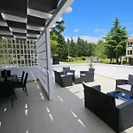 Deluxe Mkc Apartments
