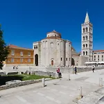 Central Boutique Apartments With Balconies, In Walking Distance To The Sea