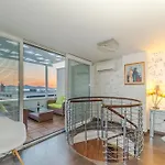 Sunset Penthouse Apartment With Jacuzzi And Seaview