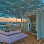 Sunset Penthouse Apartment With Jacuzzi And Seaview