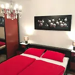 Sunny Apartment In The City Centre