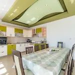 Crowonder Sun&Fun Holiday House With Large Swimming Pool, Playroom And Garden
