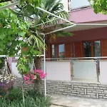 Apartman Karlo & Ema