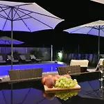 Crowonder Harbor Villa