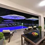 Crowonder Harbor Villa