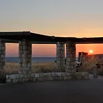 Lodge On The Sea